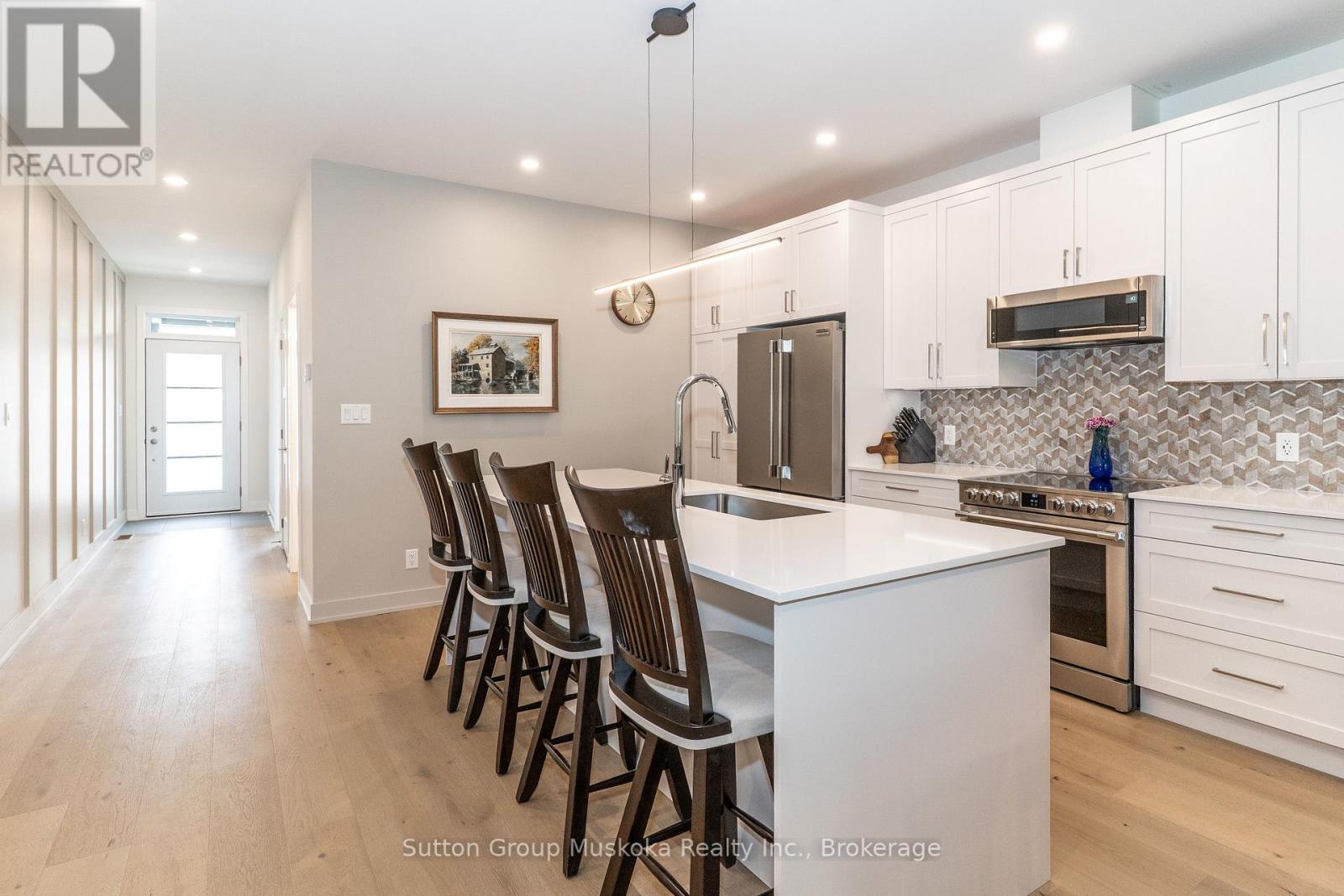 9 Jack Street, Huntsville, Ontario  P1H 0G4 - Photo 4 - X12168947