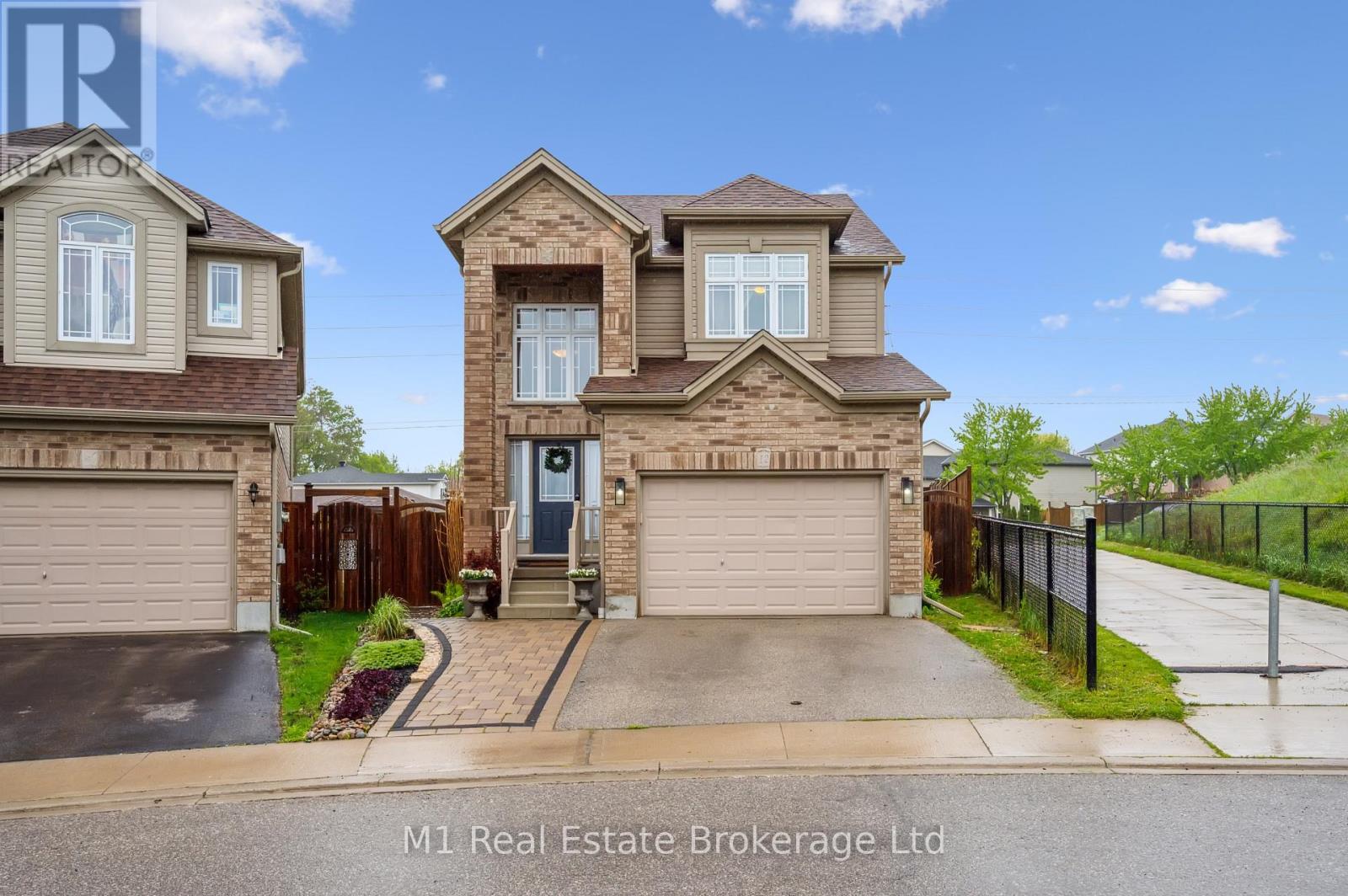 12 Oakes Court, Guelph, Ontario  N1E 0J6 - Photo 3 - X12168983