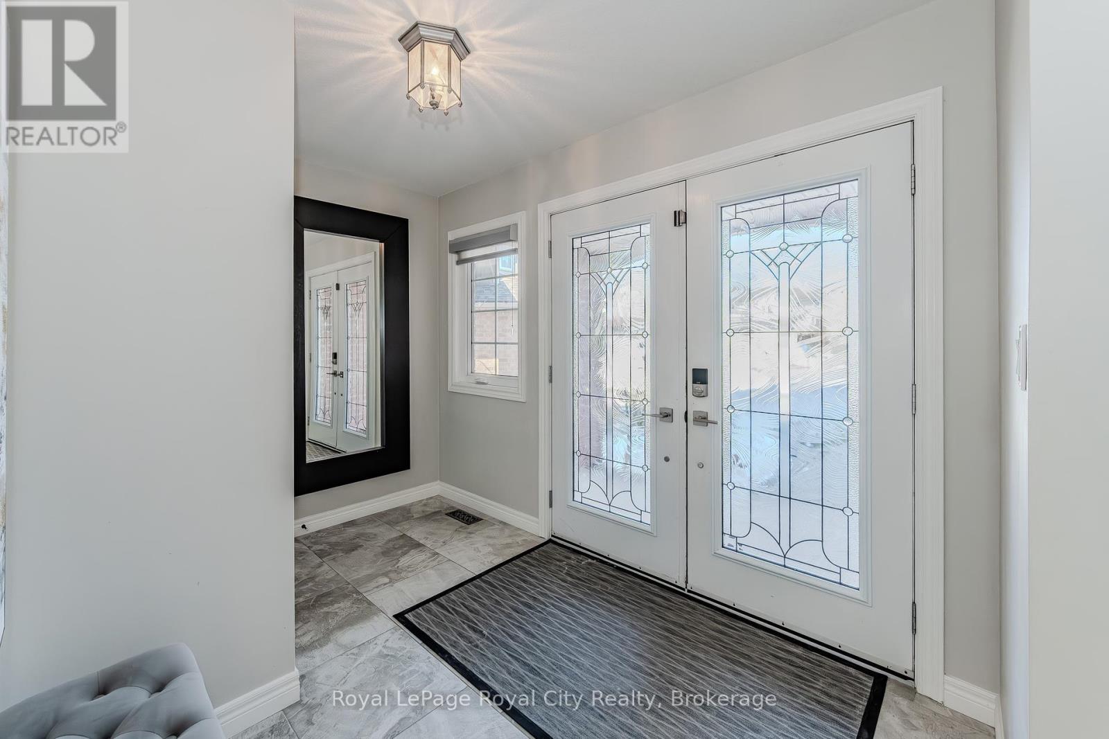 92 Chillico Drive, Guelph, Ontario  N1K 1Y6 - Photo 4 - X12169007