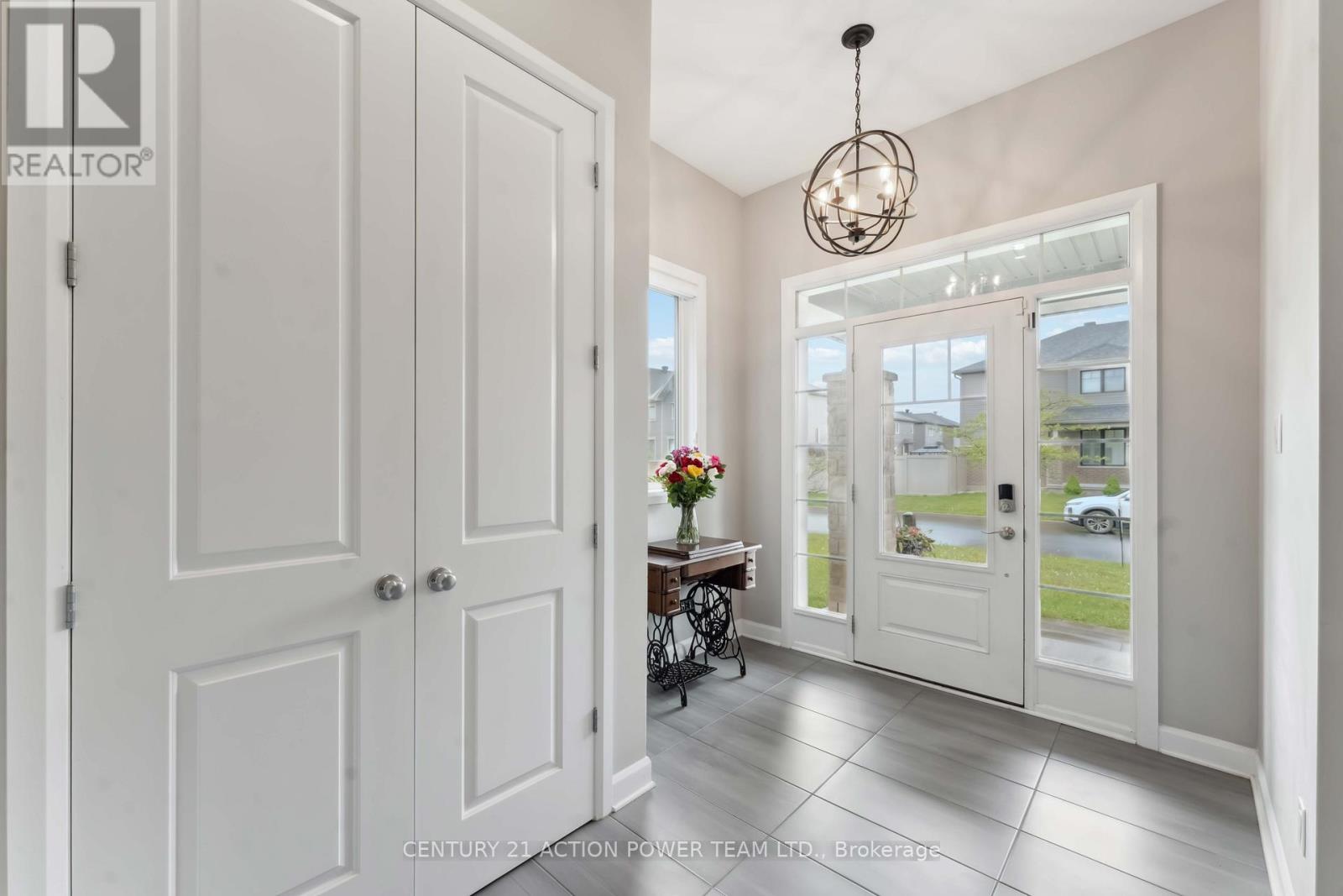 266 Esturgeon Street, Ottawa, Ontario  K4A 1G7 - Photo 3 - X12168984