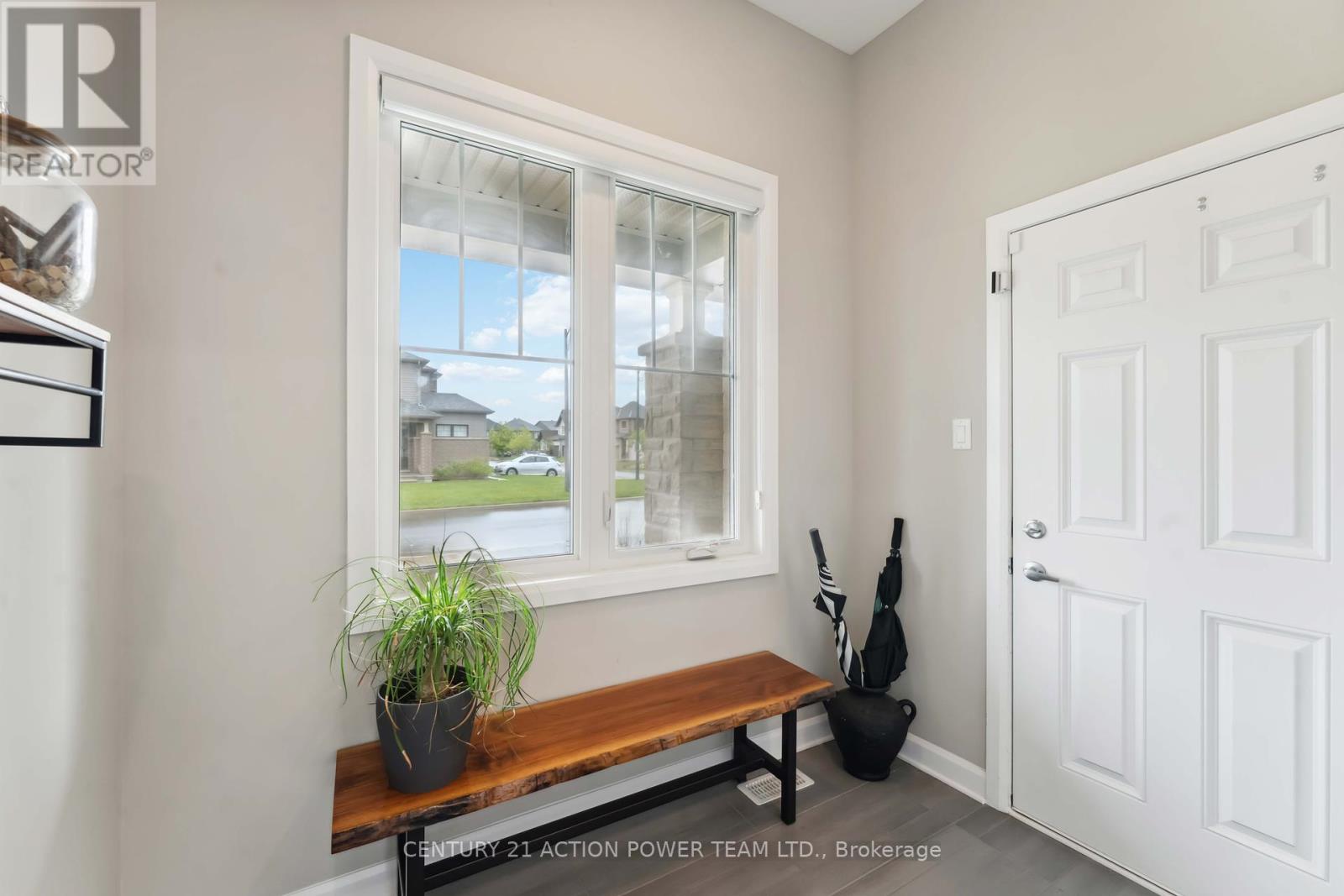 266 Esturgeon Street, Ottawa, Ontario  K4A 1G7 - Photo 4 - X12168984
