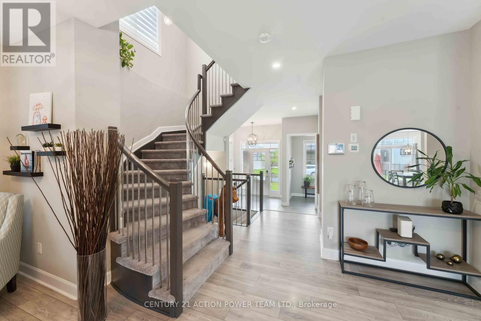 266 Esturgeon Street, Ottawa, Ontario  K4A 1G7 - Photo 5 - X12168984