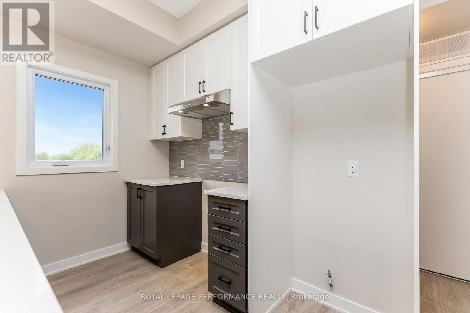 318 Mishi Private, Ottawa, Ontario  K1K 5C4 - Photo 10 - X12169025