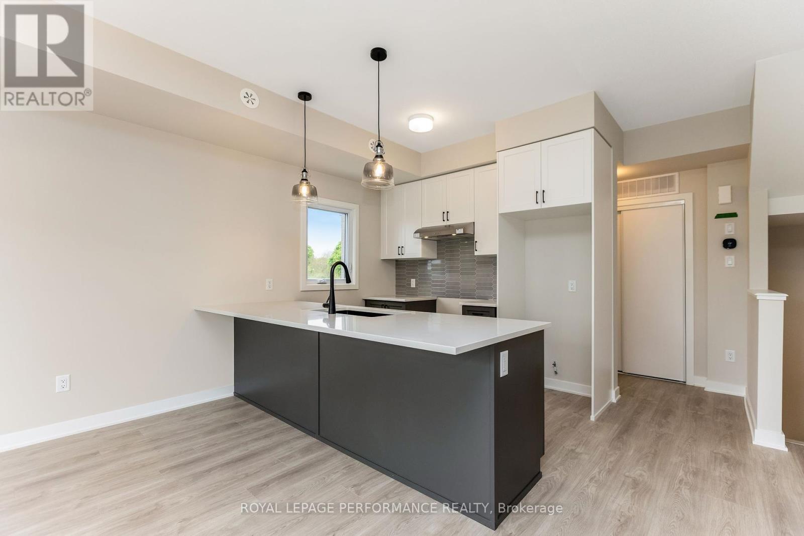 318 Mishi Private, Ottawa, Ontario  K1K 5C4 - Photo 9 - X12169025