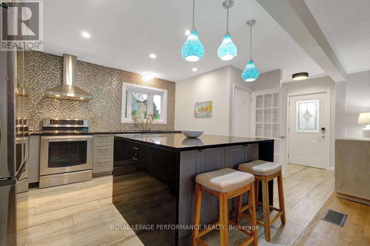 1207 Woodside Drive, Ottawa, Ontario  K2C 2G7 - Photo 16 - X12169035