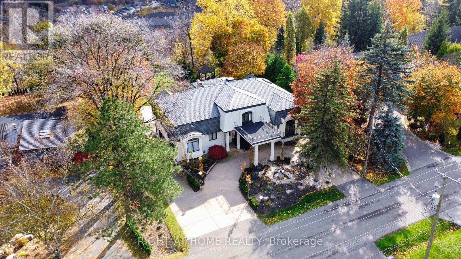 34 Maple Avenue, Hamilton, Ontario  L9H 4W4 - Photo 2 - X12161915