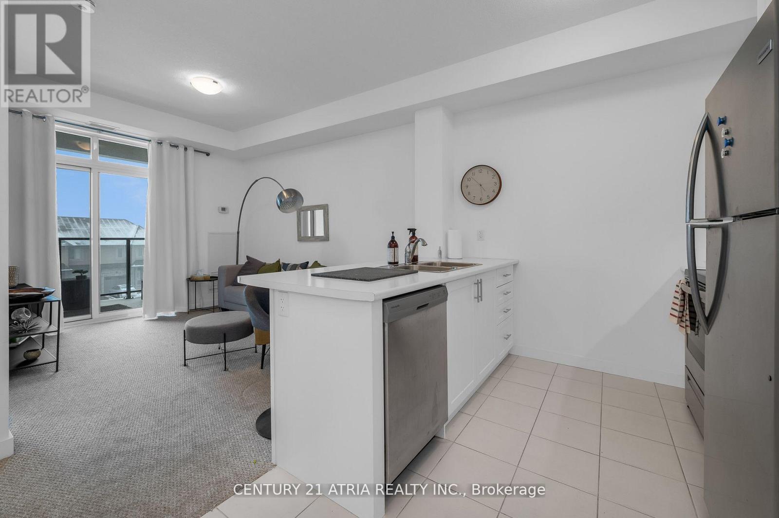 313 - 101 Shoreview Place, Hamilton (Stoney Creek), Ontario  L8E 0K2 - Photo 4 - X12158931