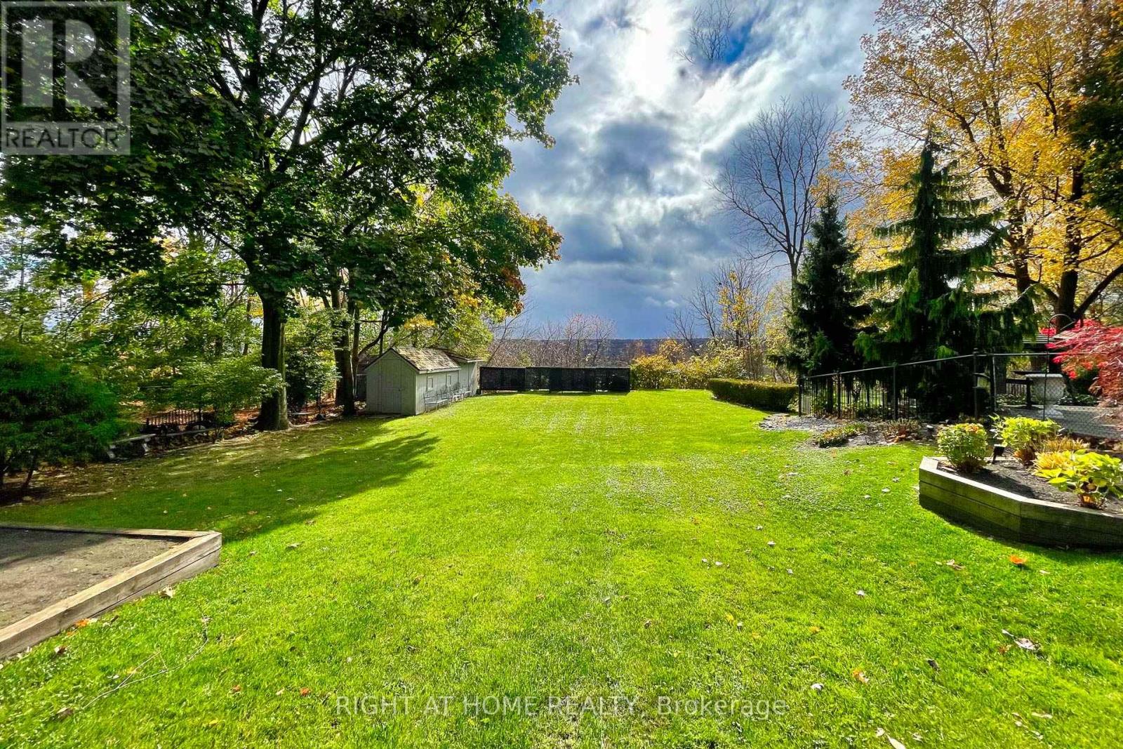 34 Maple Avenue, Hamilton, Ontario  L9H 4W4 - Photo 46 - X12161915