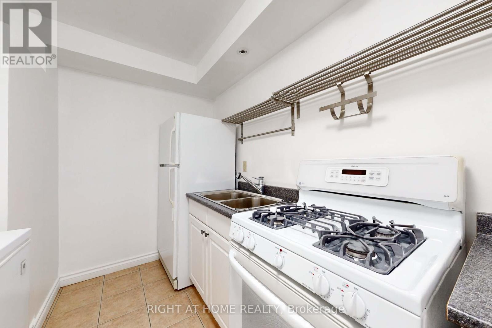 34 Maple Avenue, Hamilton, Ontario  L9H 4W4 - Photo 35 - X12161915