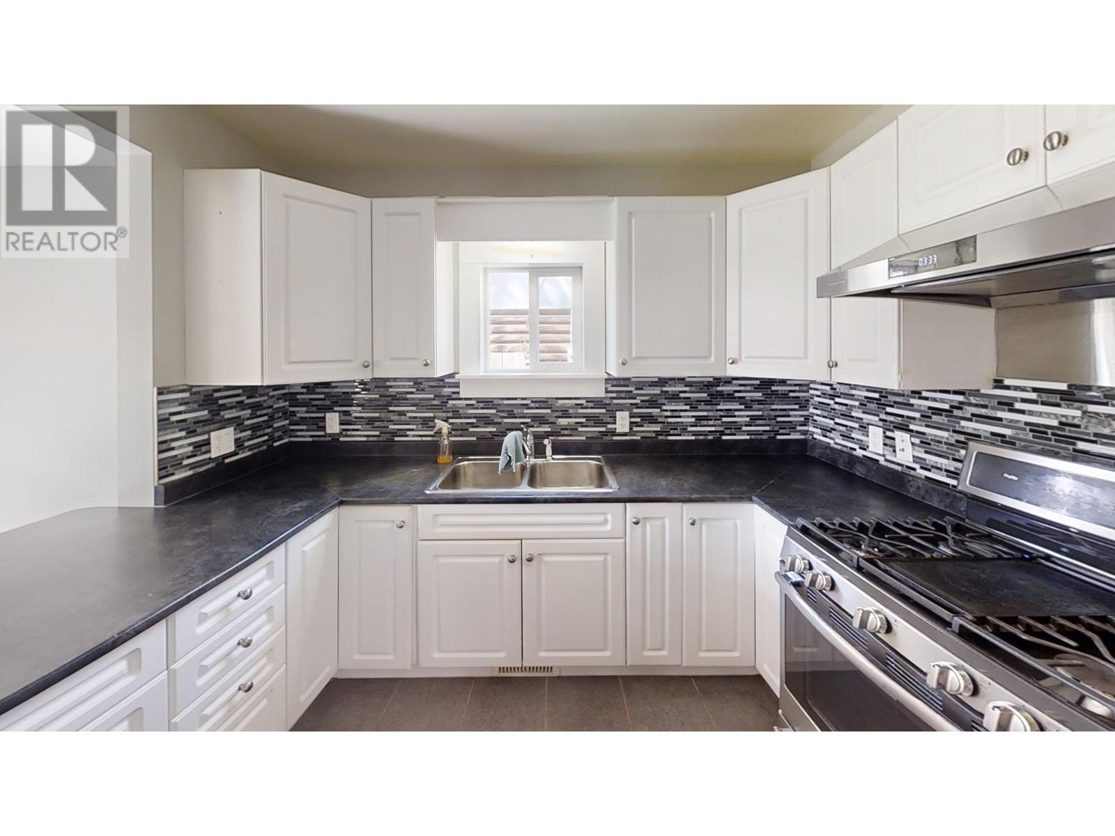 Property at 446 JONES STREET image 3
