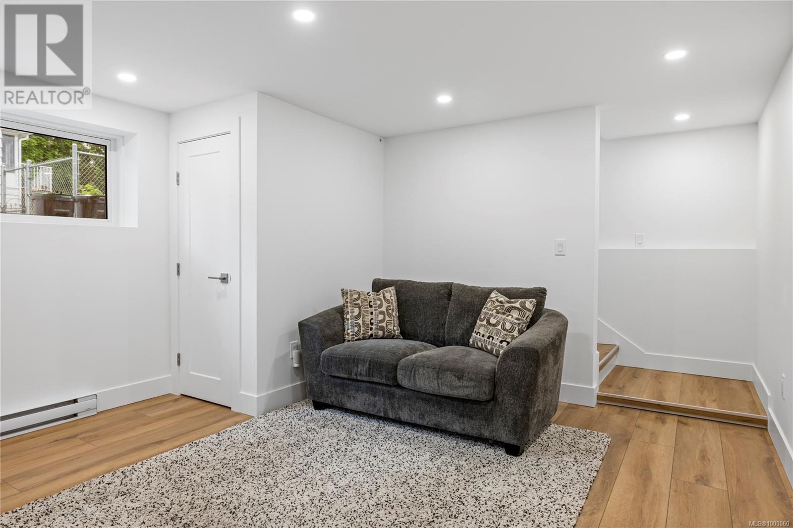 Property at 842 Mariner Way image 3