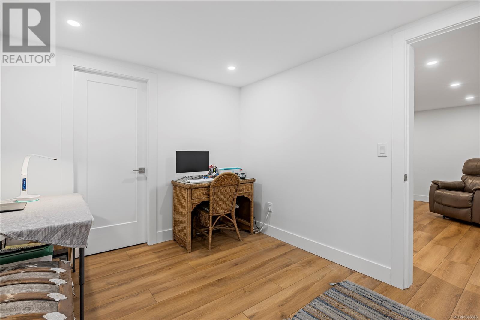 Property at 842 Mariner Way image 4