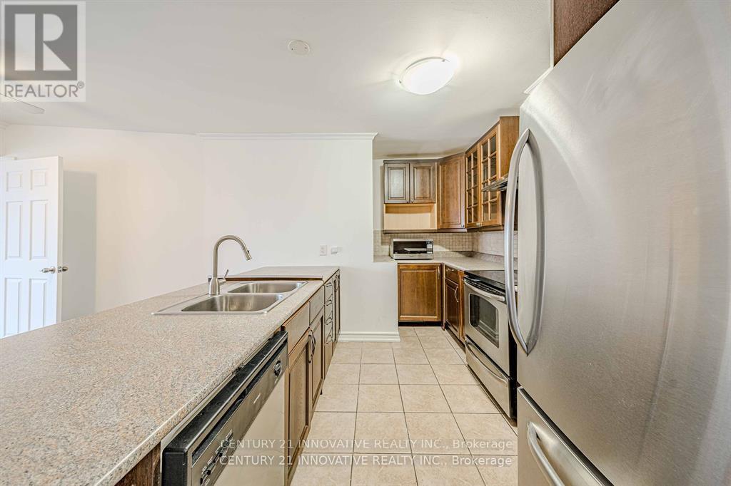 Upper - 523 Westmount Avenue, Toronto, Ontario  M6E 3N6 - Photo 10 - C12168827