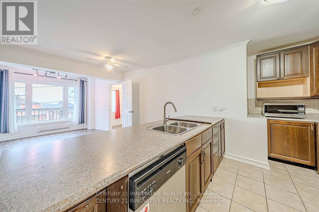 Upper - 523 Westmount Avenue, Toronto, Ontario  M6E 3N6 - Photo 11 - C12168827