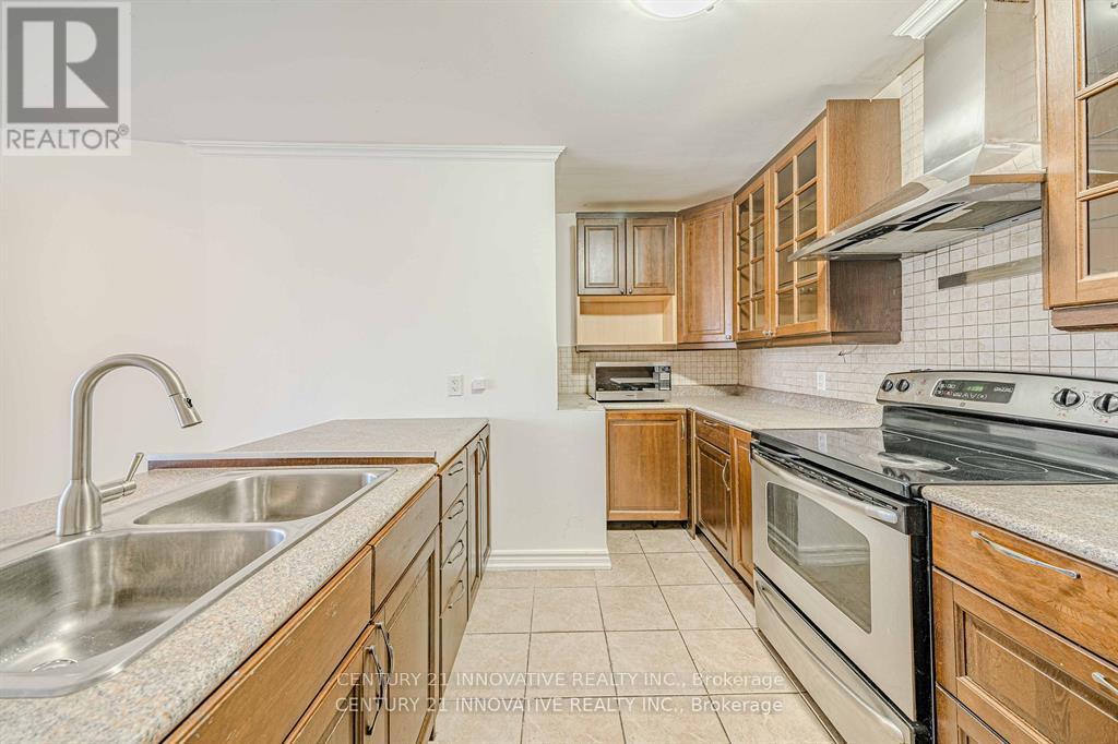 Upper - 523 Westmount Avenue, Toronto, Ontario  M6E 3N6 - Photo 12 - C12168827
