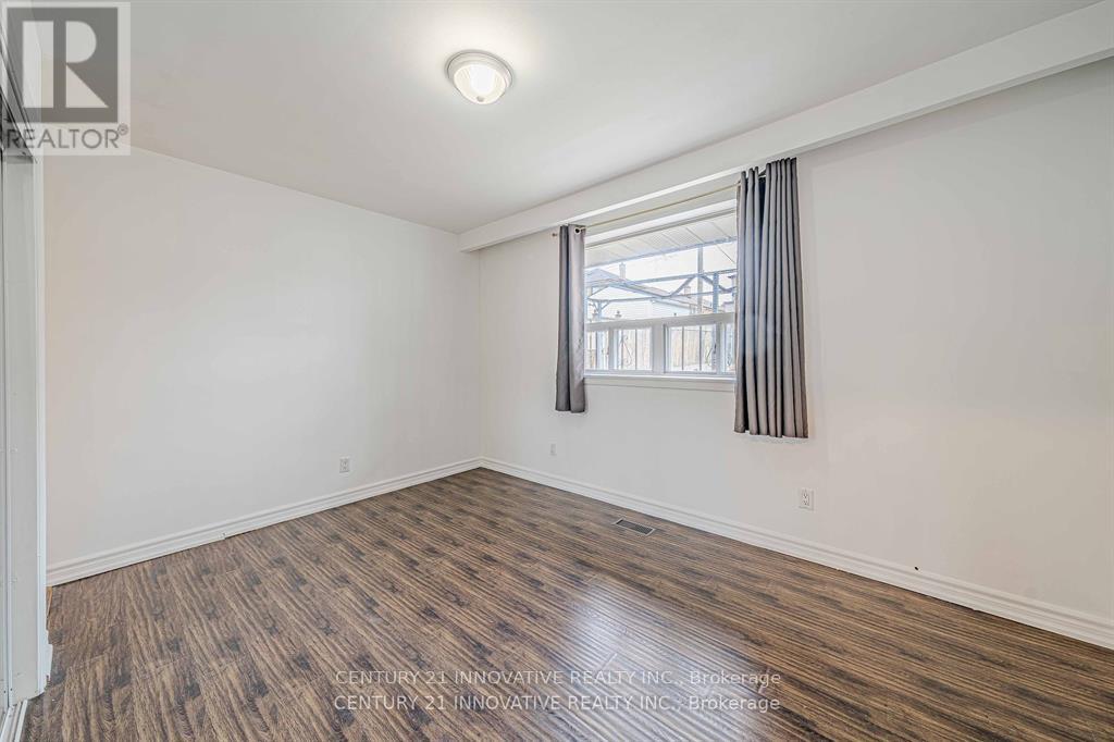 Upper - 523 Westmount Avenue, Toronto, Ontario  M6E 3N6 - Photo 19 - C12168827
