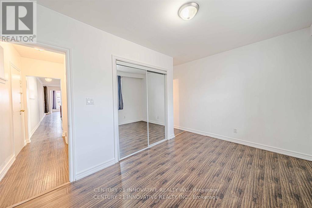 Upper - 523 Westmount Avenue, Toronto, Ontario  M6E 3N6 - Photo 21 - C12168827