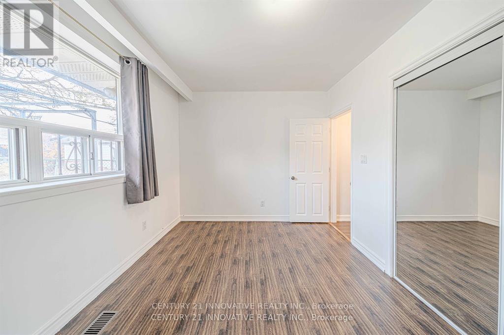 Upper - 523 Westmount Avenue, Toronto, Ontario  M6E 3N6 - Photo 23 - C12168827