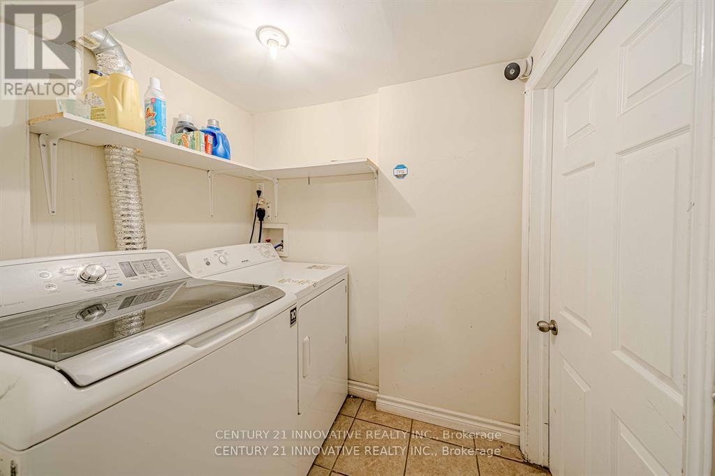 Upper - 523 Westmount Avenue, Toronto, Ontario  M6E 3N6 - Photo 27 - C12168827