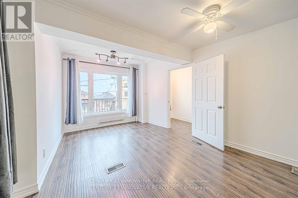 Upper - 523 Westmount Avenue, Toronto, Ontario  M6E 3N6 - Photo 4 - C12168827