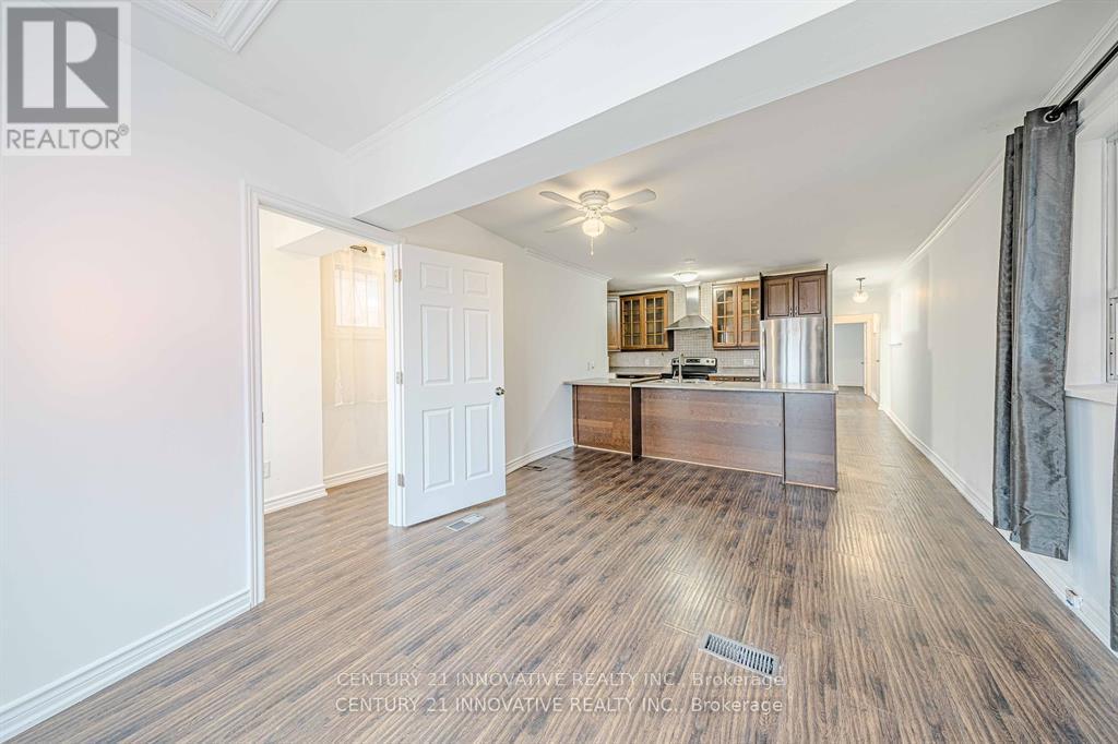 Upper - 523 Westmount Avenue, Toronto, Ontario  M6E 3N6 - Photo 5 - C12168827
