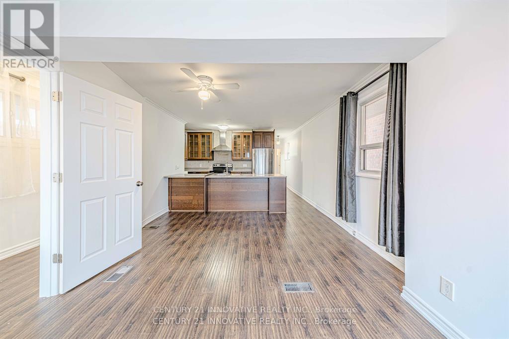 Upper - 523 Westmount Avenue, Toronto, Ontario  M6E 3N6 - Photo 6 - C12168827