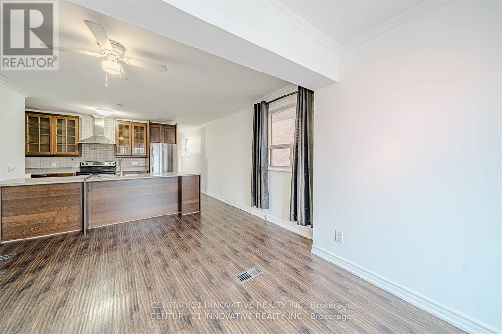 Upper - 523 Westmount Avenue, Toronto, Ontario  M6E 3N6 - Photo 7 - C12168827