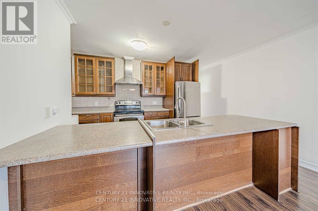Upper - 523 Westmount Avenue, Toronto, Ontario  M6E 3N6 - Photo 8 - C12168827