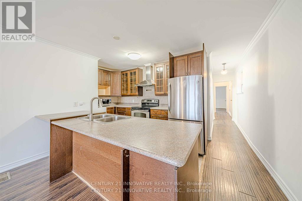 Upper - 523 Westmount Avenue, Toronto, Ontario  M6E 3N6 - Photo 9 - C12168827