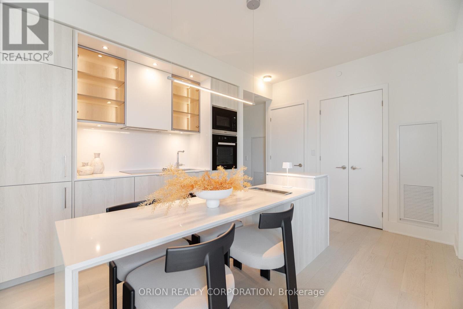 3204 - 11 Yorkville Avenue, Toronto, Ontario  M4W 1L2 - Photo 10 - C12168903