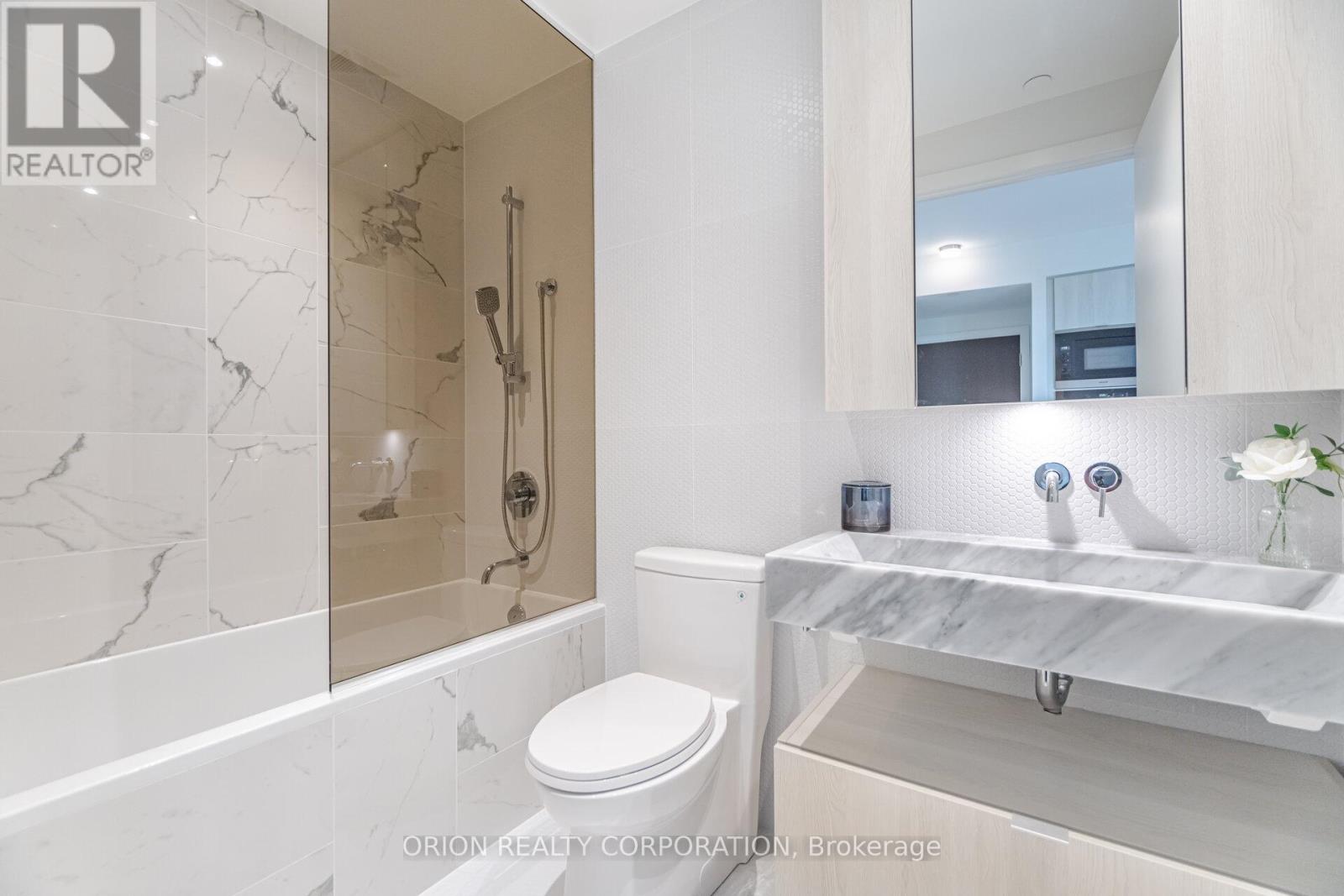 3204 - 11 Yorkville Avenue, Toronto, Ontario  M4W 1L2 - Photo 19 - C12168903