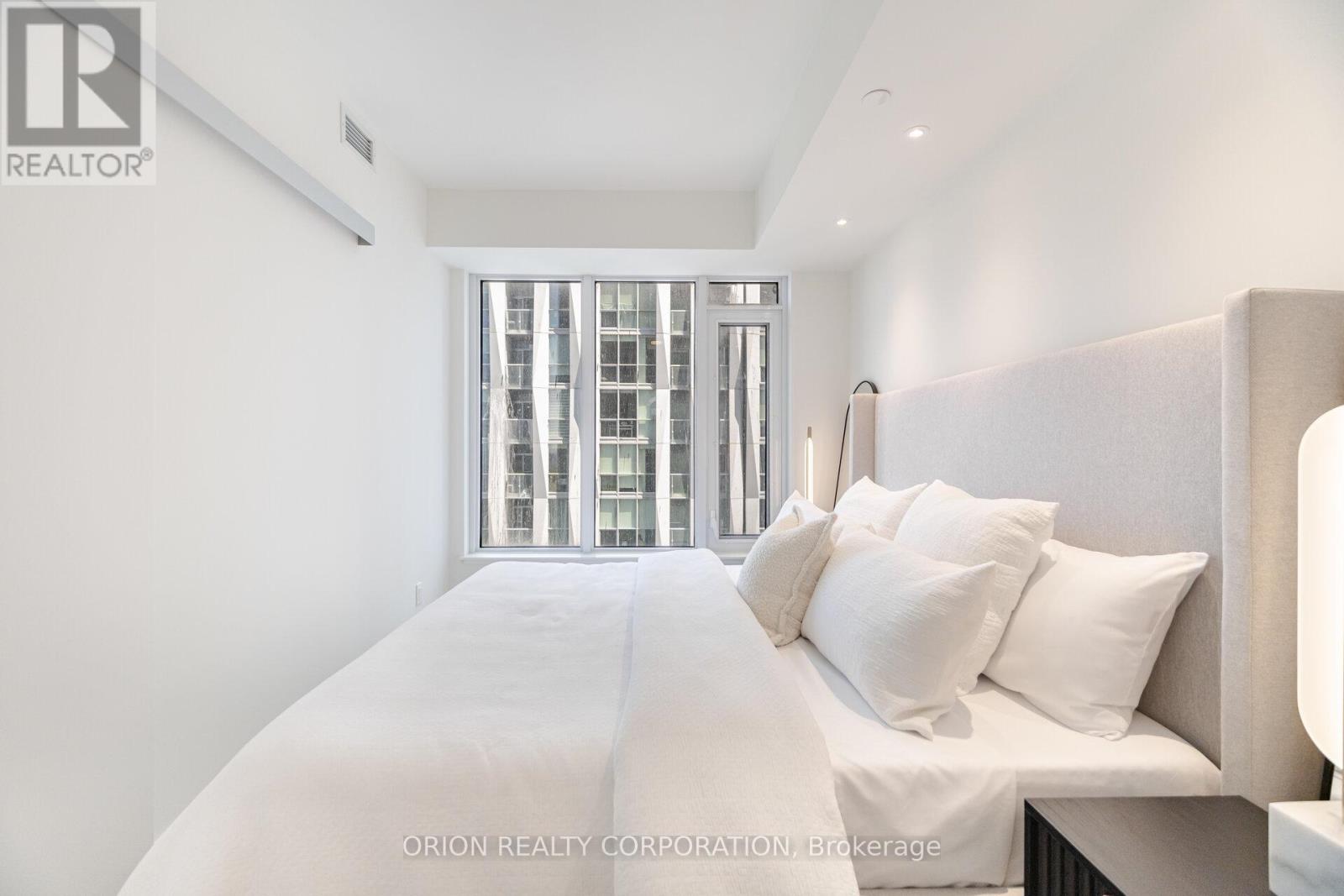 3204 - 11 Yorkville Avenue, Toronto, Ontario  M4W 1L2 - Photo 21 - C12168903