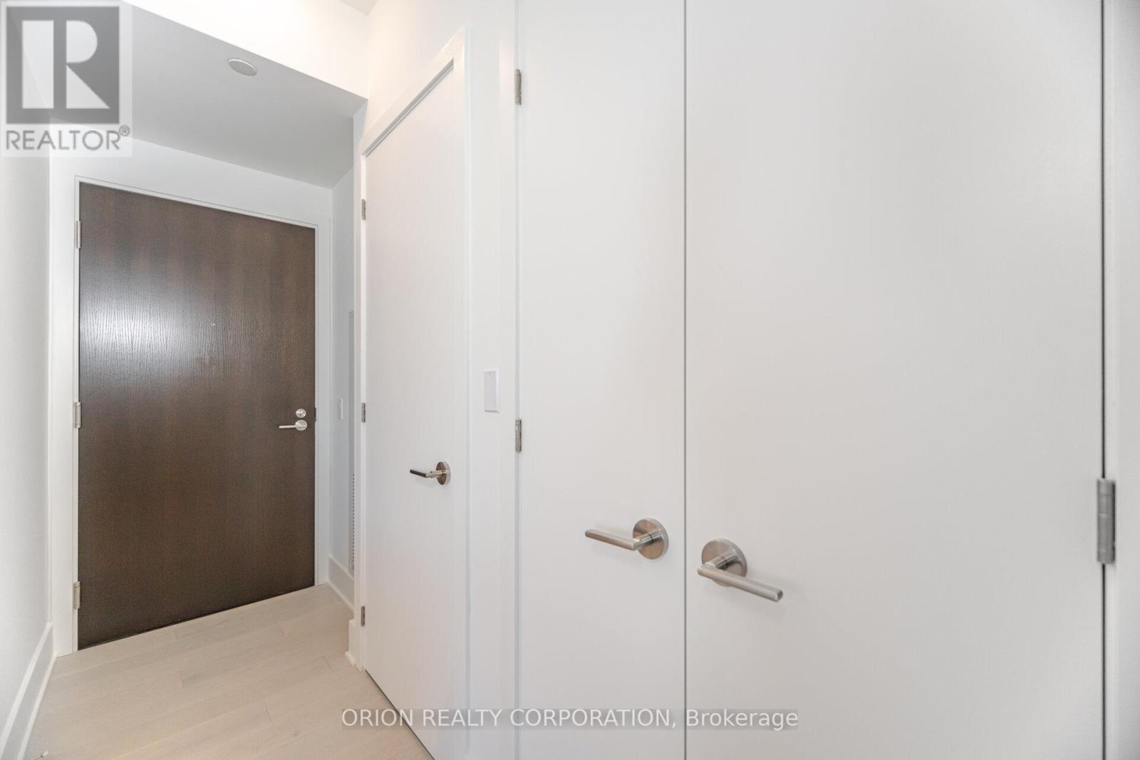 3204 - 11 Yorkville Avenue, Toronto, Ontario  M4W 1L2 - Photo 4 - C12168903