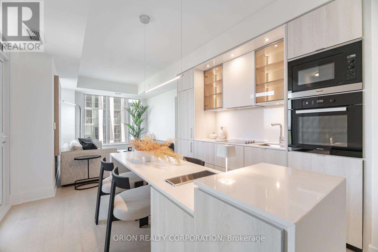 3204 - 11 Yorkville Avenue, Toronto, Ontario  M4W 1L2 - Photo 6 - C12168903