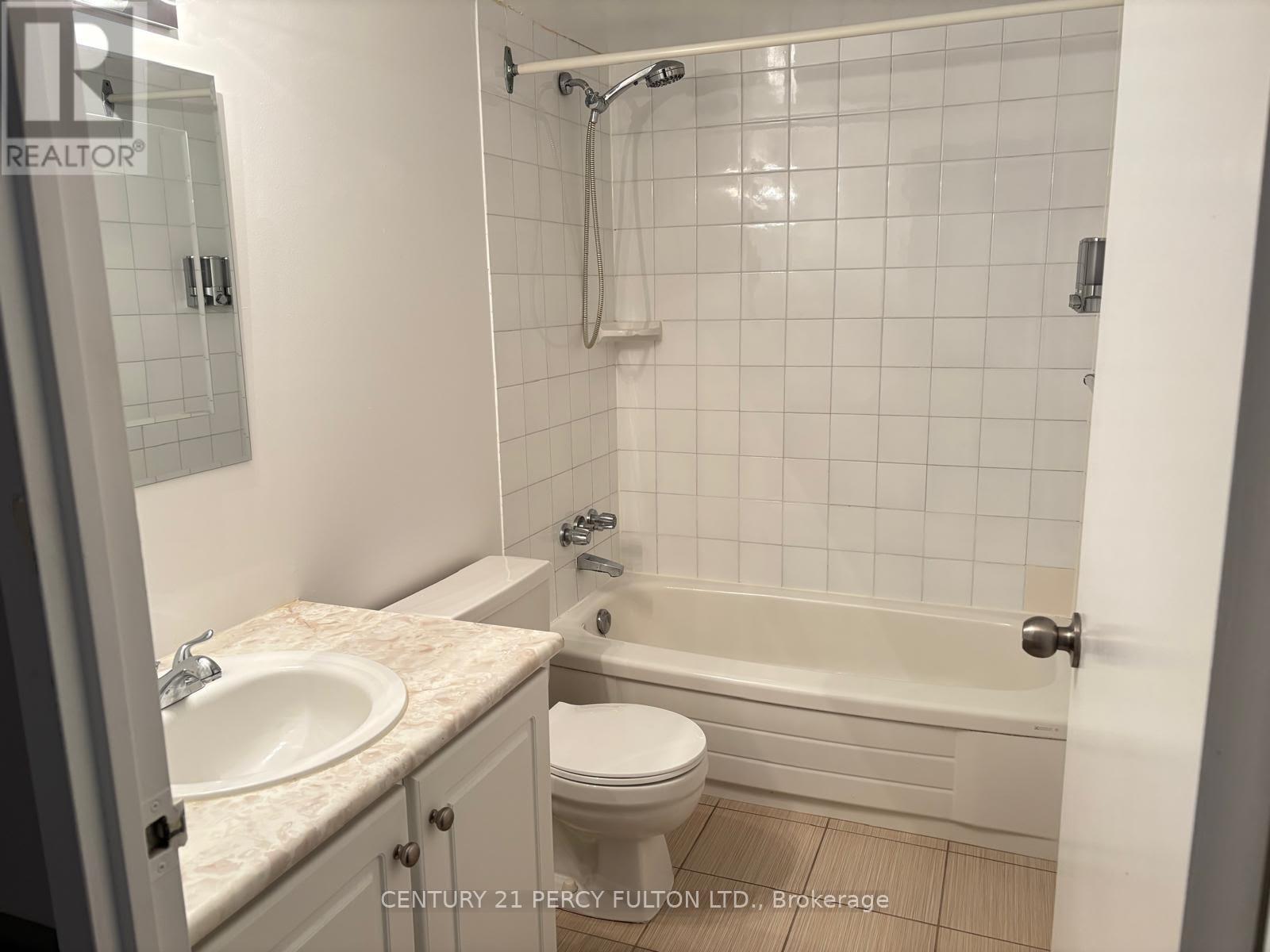 1604 - 633 Bay Street, Toronto, Ontario  M5G 2G4 - Photo 20 - C12168906
