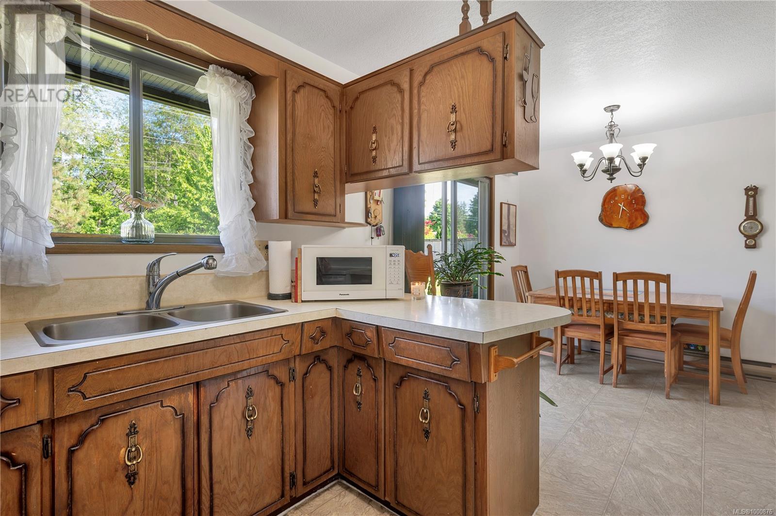 327 Berne Rd, Campbell River, British Columbia  V9W 6G6 - Photo 5 - 1000876