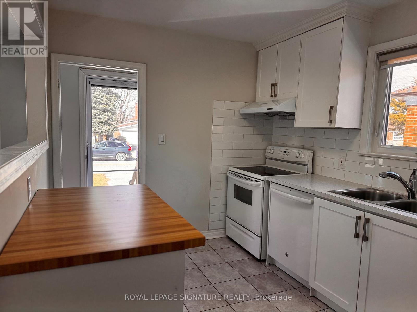Main - 103 Ranstone Gardens, Toronto, Ontario  M1K 2T9 - Photo 4 - E12168847