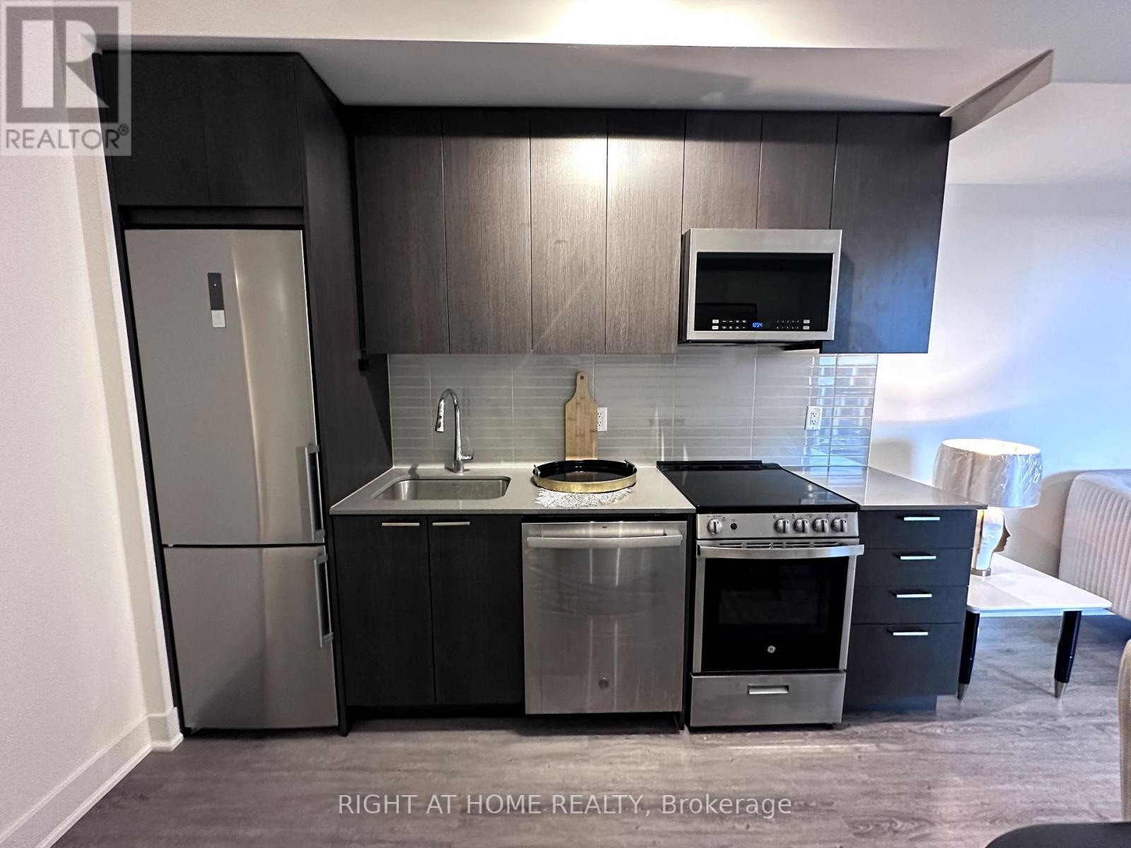422 - 185 Deerfield Road, Newmarket (Central Newmarket), Ontario  L3Y 0G7 - Photo 12 - N12168869