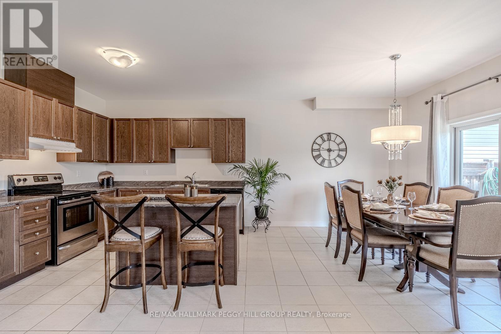 25 Mandley Street, Essa, Ontario  L3W 0B6 - Photo 5 - N12168877