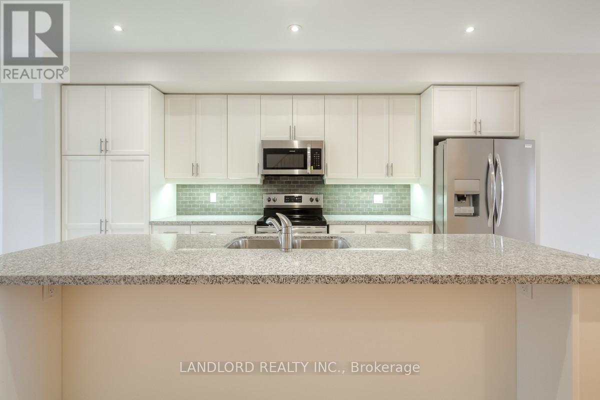31 Mcgurran Lane, Richmond Hill, Ontario  L4B 3J7 - Photo 3 - N12168879