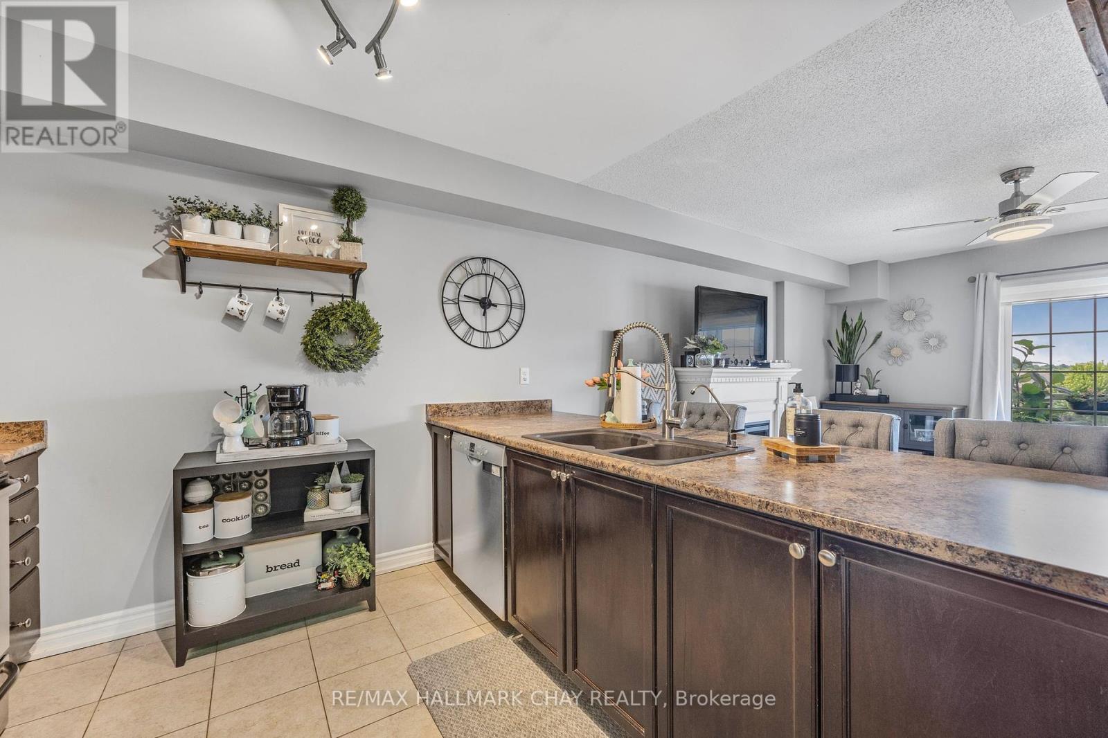25 - 137 Sydenham Wells, Barrie, Ontario  L4M 0G7 - Photo 4 - S12168836