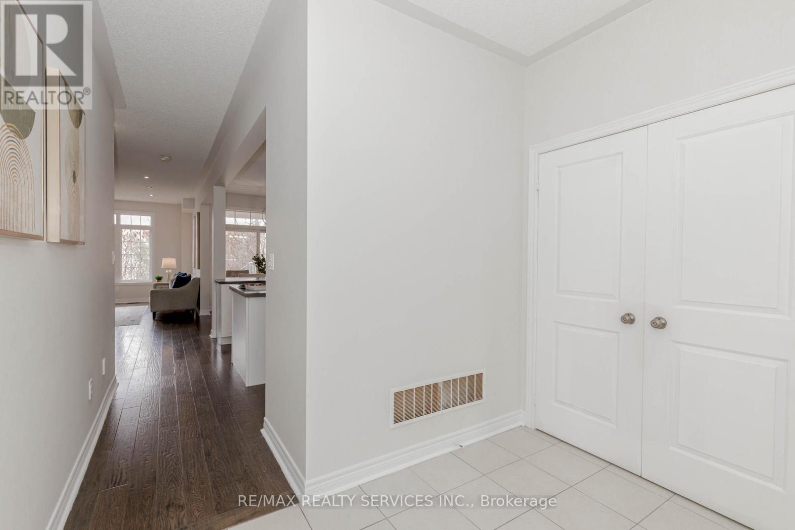 31 Mccardy Court, Caledon, Ontario  L7C 3W9 - Photo 6 - W12168826