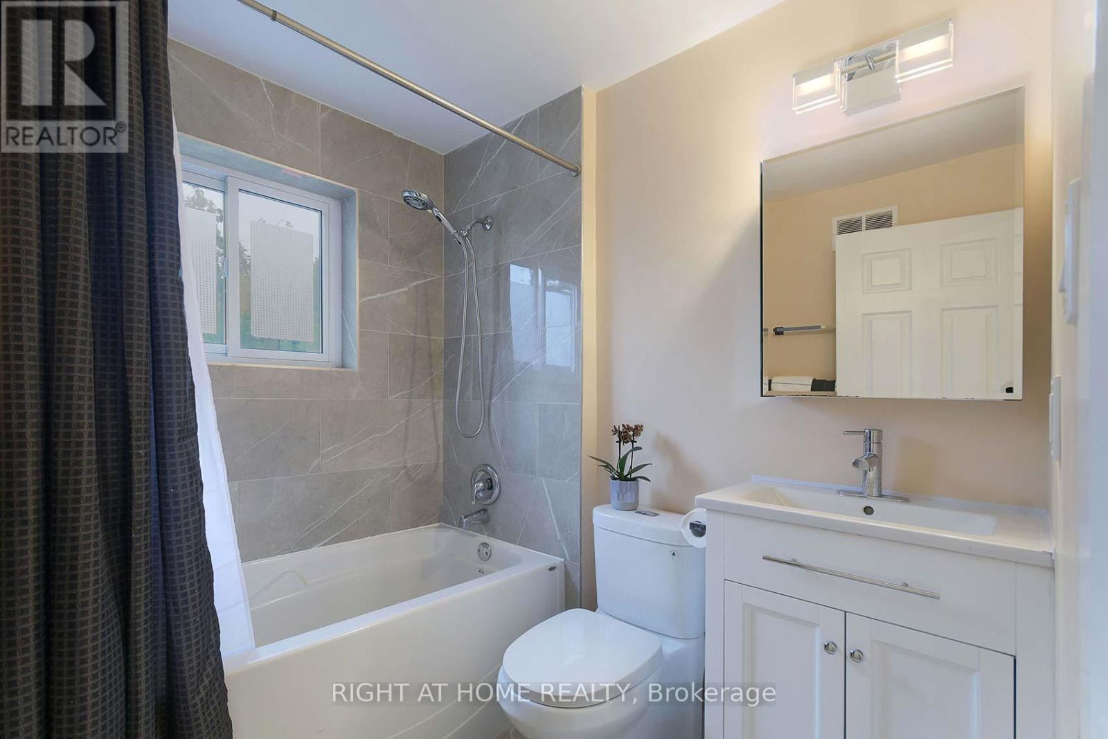 48 Van Stassen Boulevard, Toronto (Lambton Baby Point), Ontario  M6S 2N5 - Photo 23 - W12168846