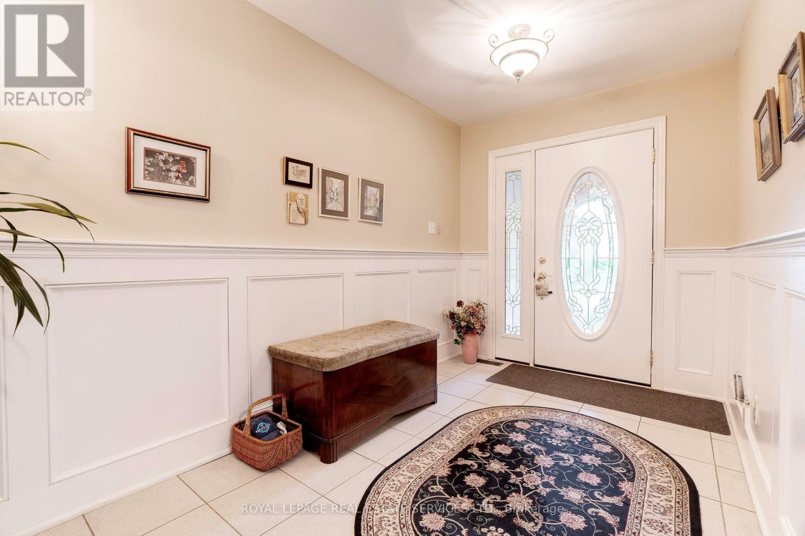 1285 Hart Crescent, Oakville, Ontario  L6H 2M6 - Photo 4 - W12168911