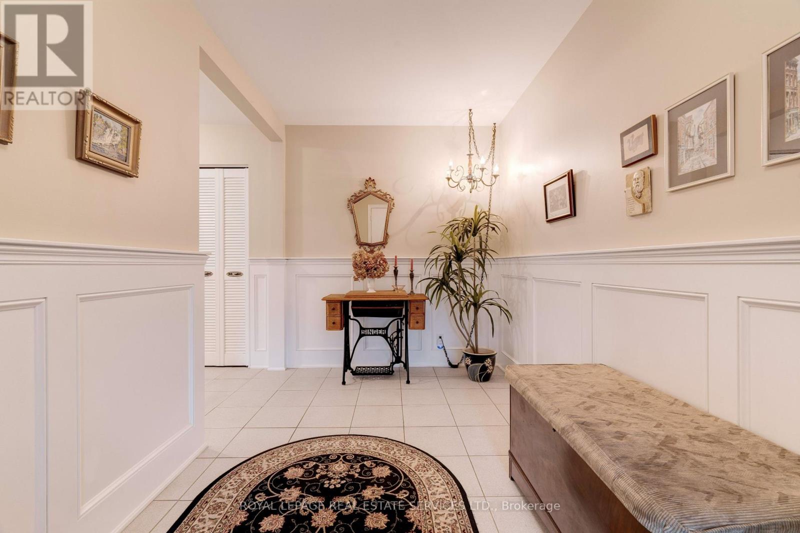 1285 Hart Crescent, Oakville, Ontario  L6H 2M6 - Photo 5 - W12168911