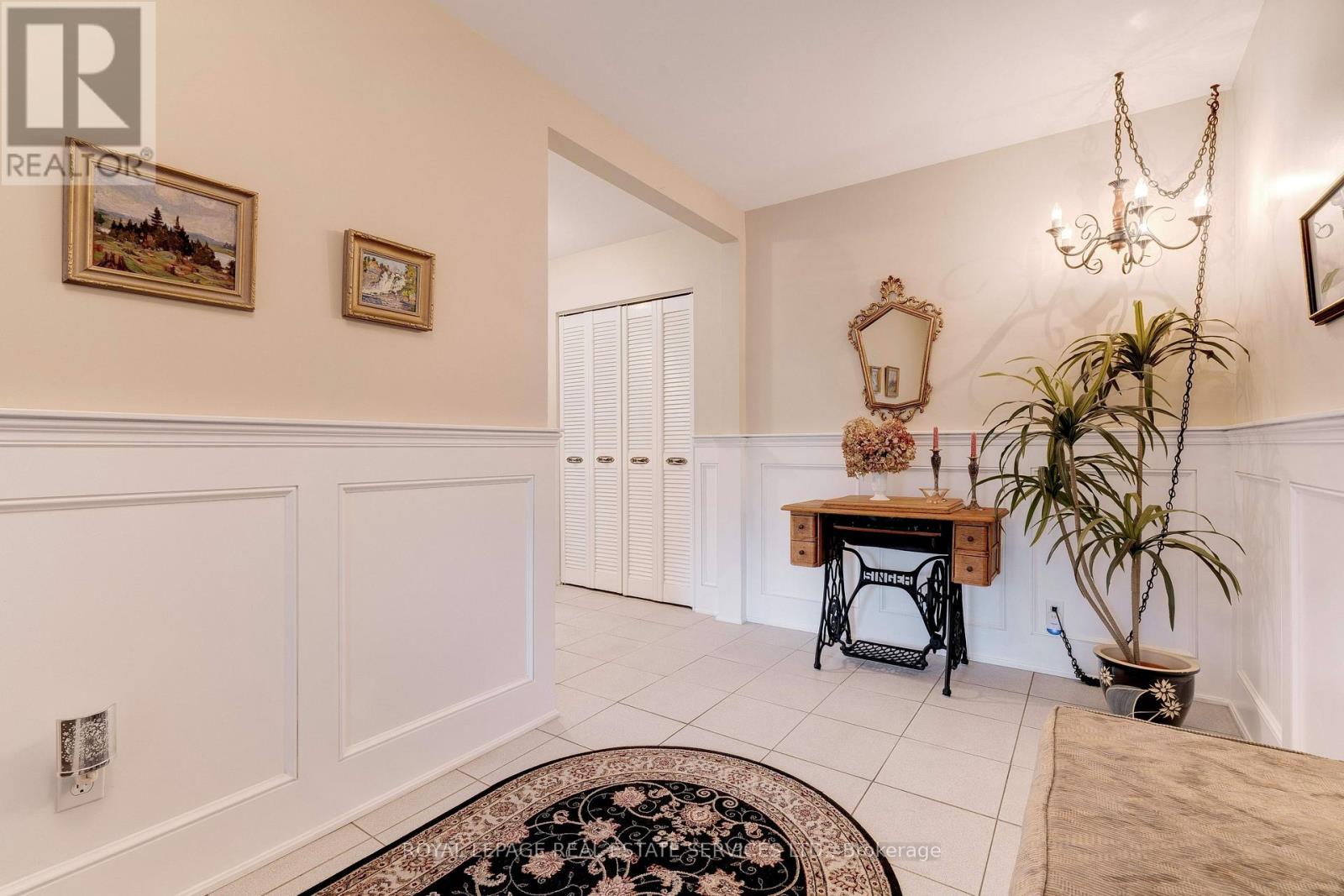 1285 Hart Crescent, Oakville, Ontario  L6H 2M6 - Photo 6 - W12168911