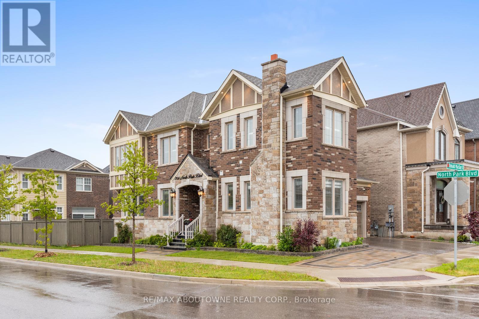 201 North Park Boulevard, Oakville, Ontario  L6M 5K2 - Photo 1 - W12168924