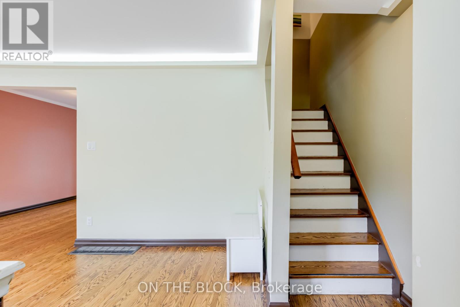41 Van Stassen Boulevard, Toronto, Ontario  M6S 2N2 - Photo 12 - W12168978