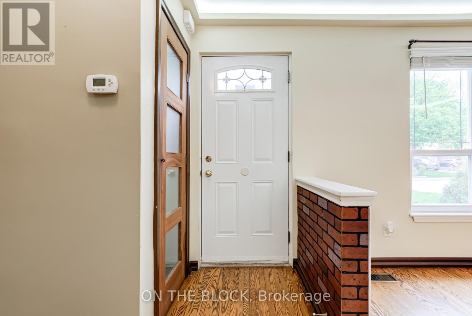 41 Van Stassen Boulevard, Toronto, Ontario  M6S 2N2 - Photo 2 - W12168978