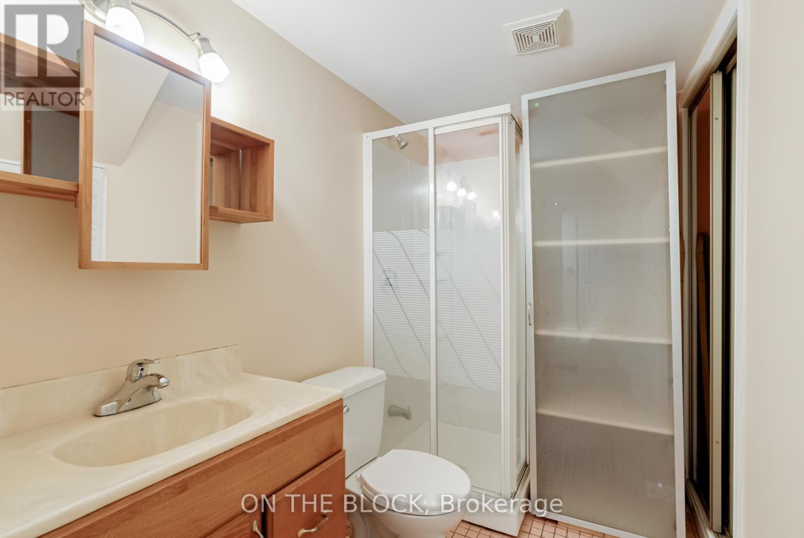 41 Van Stassen Boulevard, Toronto, Ontario  M6S 2N2 - Photo 24 - W12168978